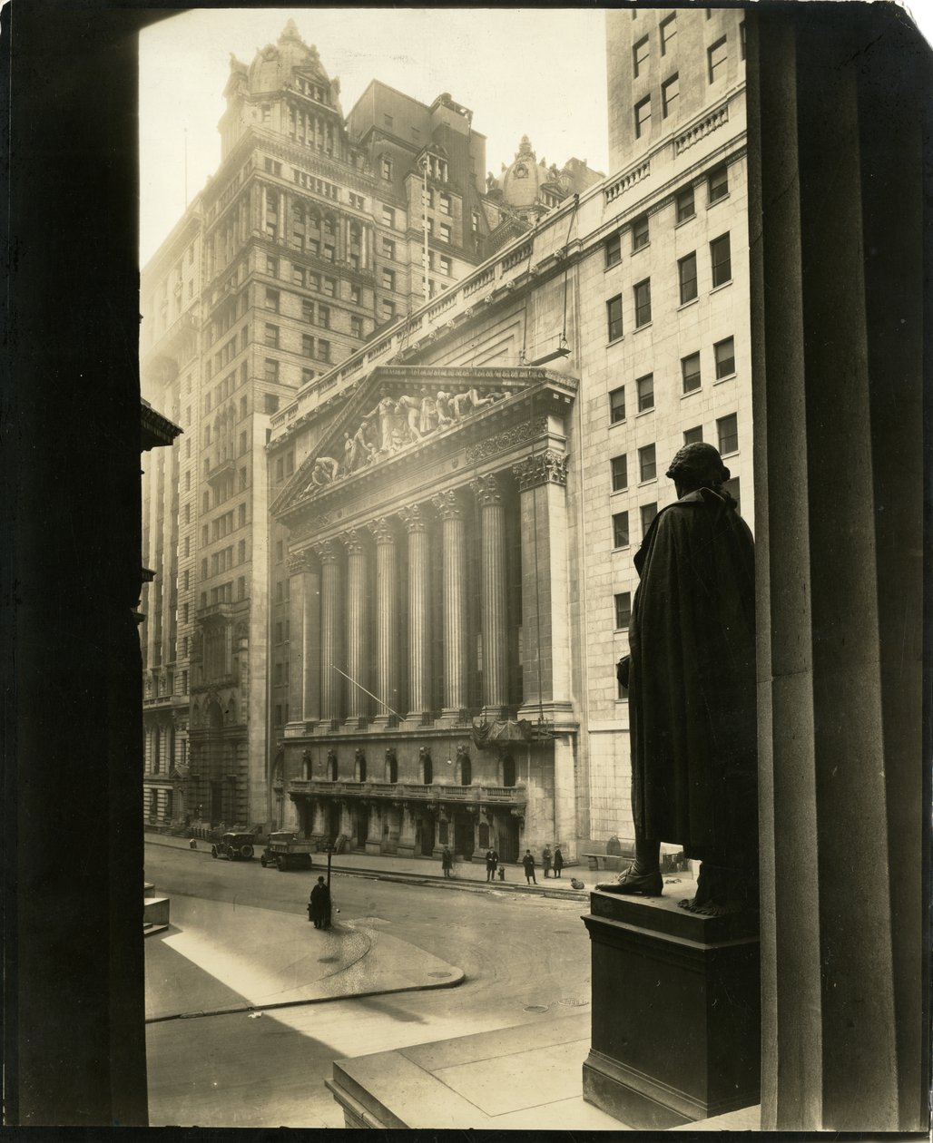 Broad St dal Treasury Building, New York, USA, c.1905-40 da Jessie Tarbox Beals