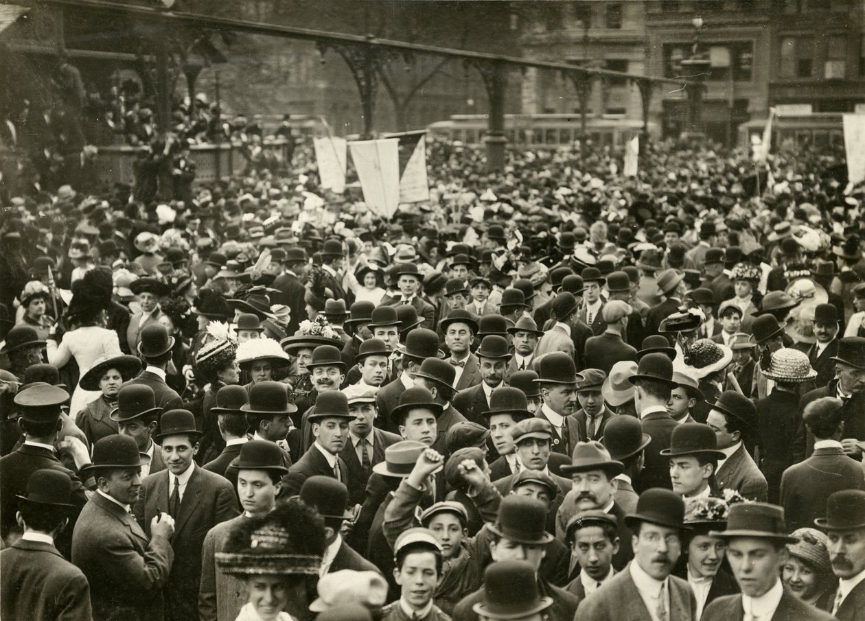 Folla in Union Square alla riunione per il suffragio da Jessie Tarbox Beals