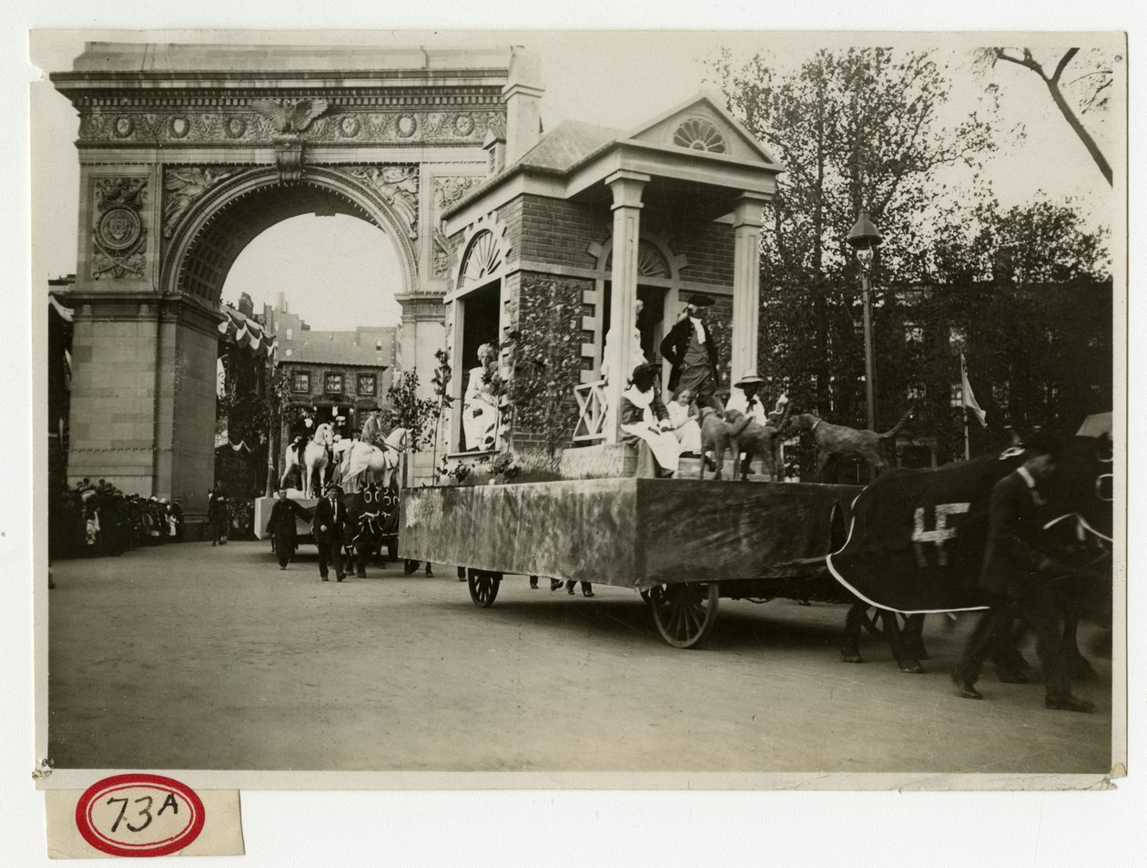 Parata storica Carro della casa coloniale n. 27 da Jessie Tarbox Beals