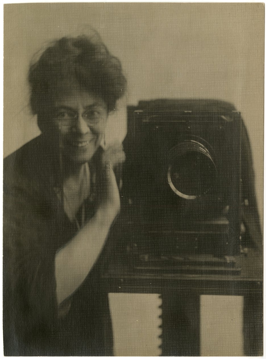Jessie Tarbox Beals, autoritratto con fotocamera da Jessie Tarbox Beals