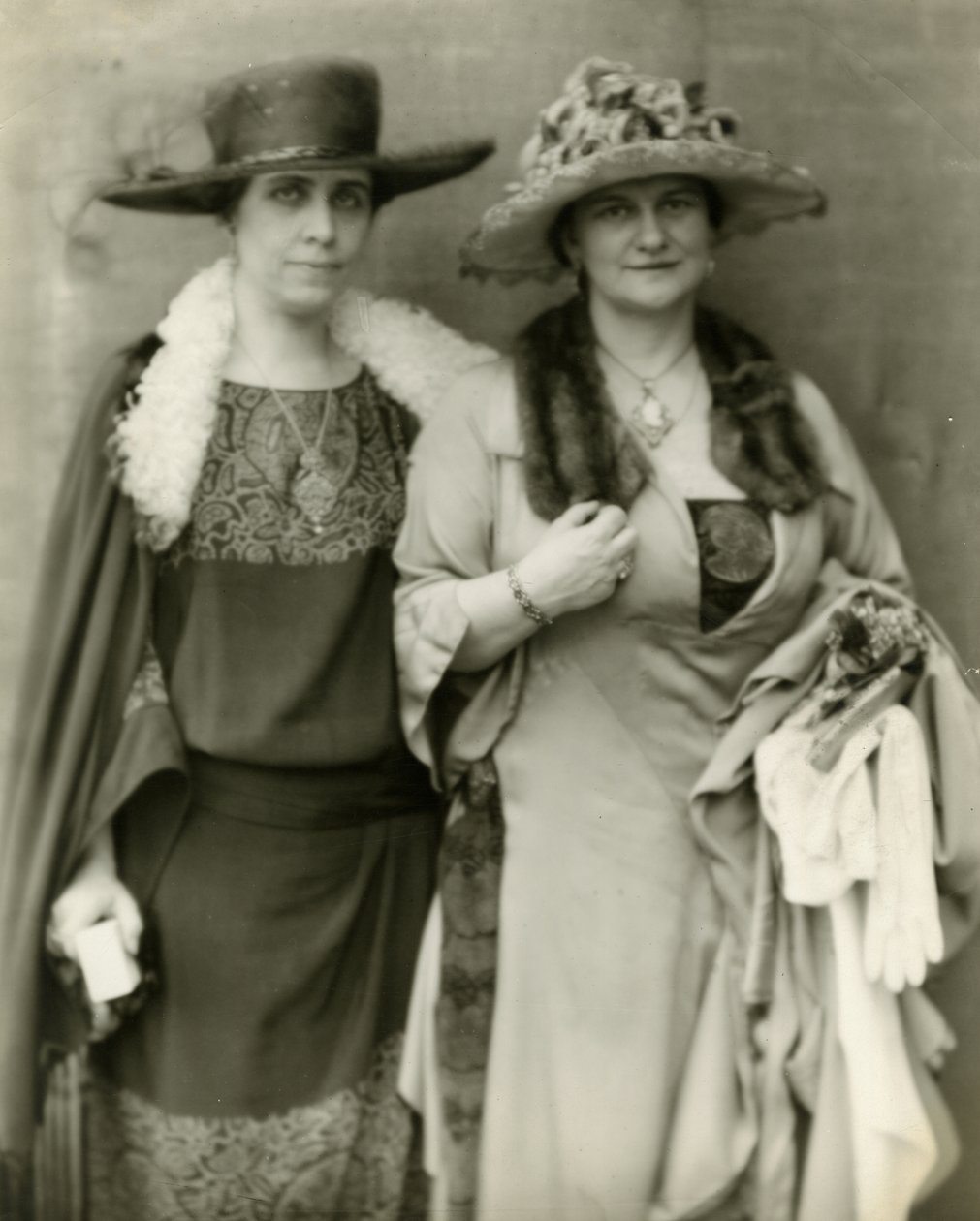 Mrs Coolidge e la sua amica Mrs Frances Parkinson Keyes da Jessie Tarbox Beals