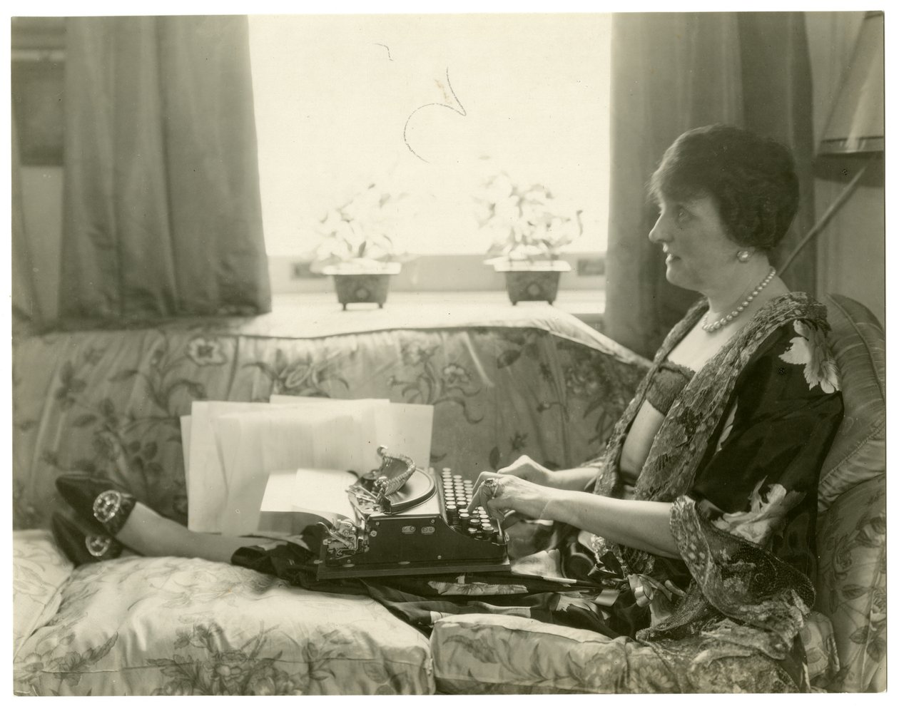 Mrs Emily Post, autrice di Etiquette, c.1926-28 da Jessie Tarbox Beals