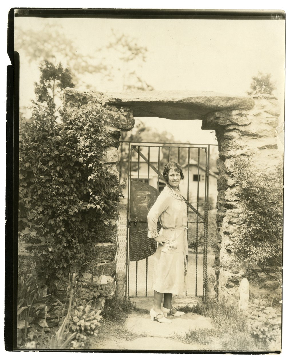 Signora Ernest Thompson Seton di Greenwich Conn, Presidente Nazionale della Lega delle Donne Penne Americane in partenza il 18 giugno con la Spedizione sul Campo per esplorare le zone superiori dell