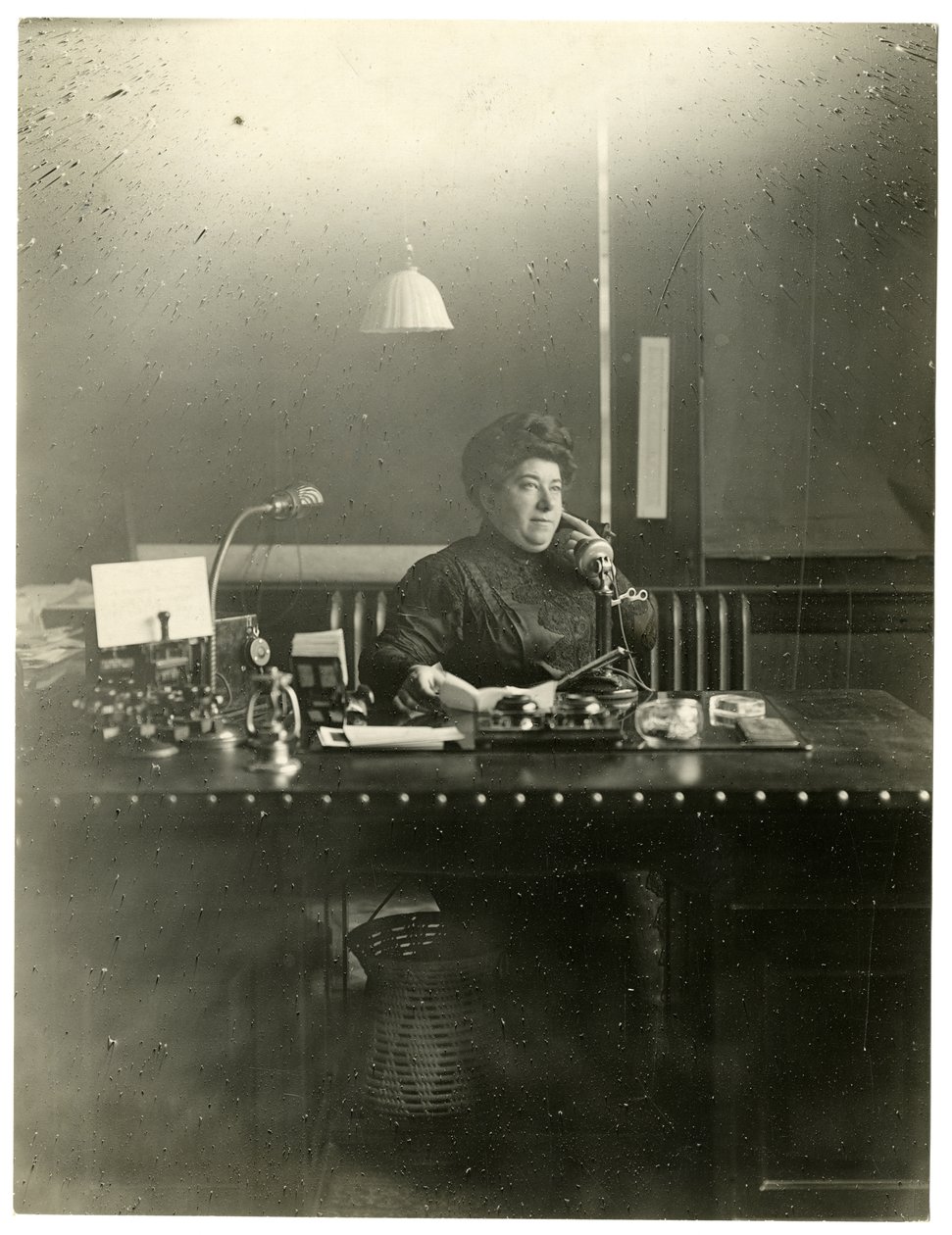 Ms Chas Netcher di Chicago, proprietaria di uno dei più grandi negozi The Boston Store lì. Ora è di nuovo sposata, trova il suo cambio di nome Mollie Alpiner Netcher Newbury, c.1905-18 da Jessie Tarbox Beals