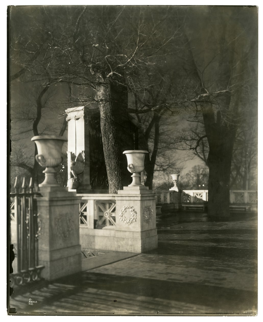 Memoriale di Shaw di notte, Boston, Mass, USA, c.1902-10 da Jessie Tarbox Beals