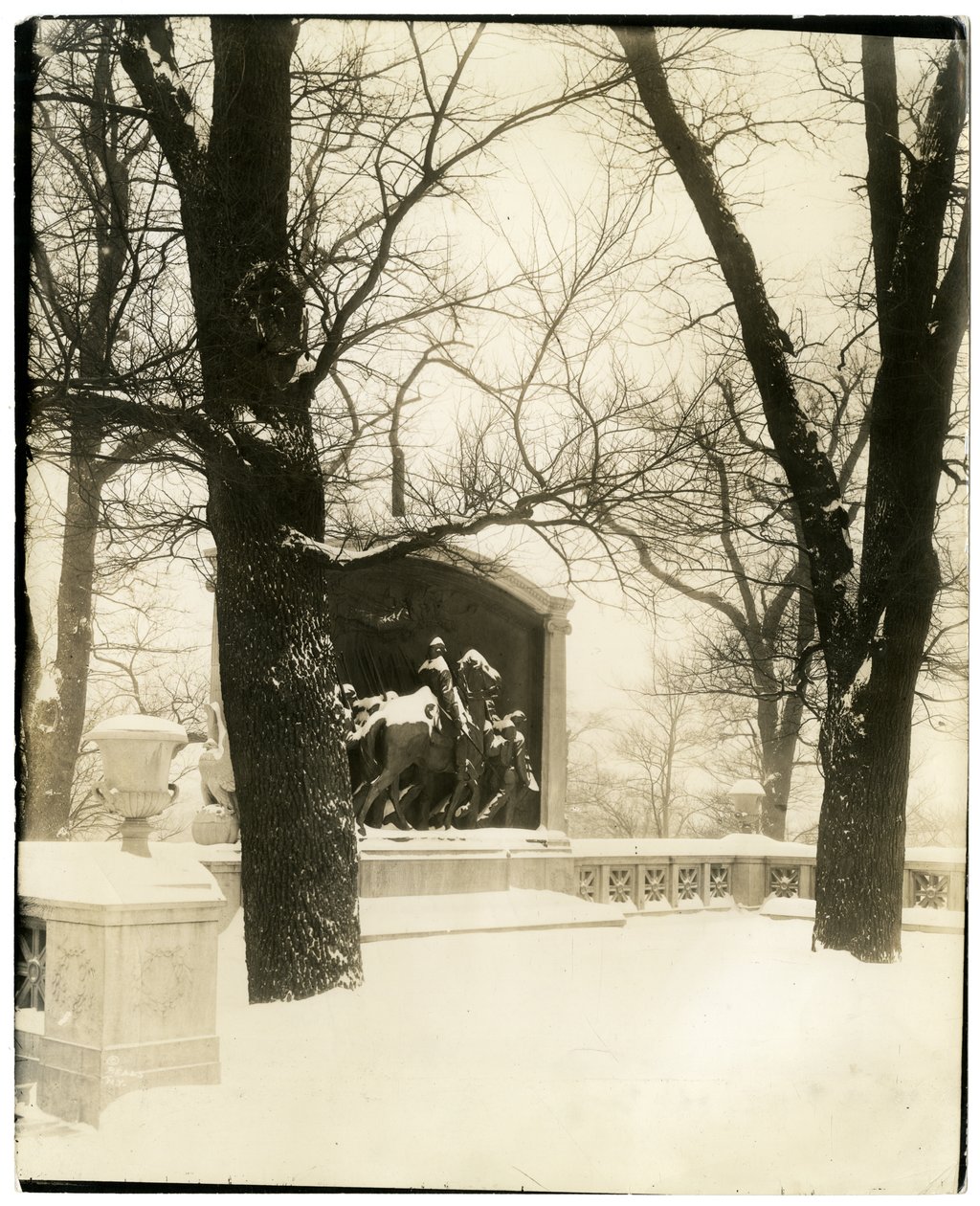 Memoriale di Shaw nella tempesta, Boston, USA, c.1902-10 da Jessie Tarbox Beals