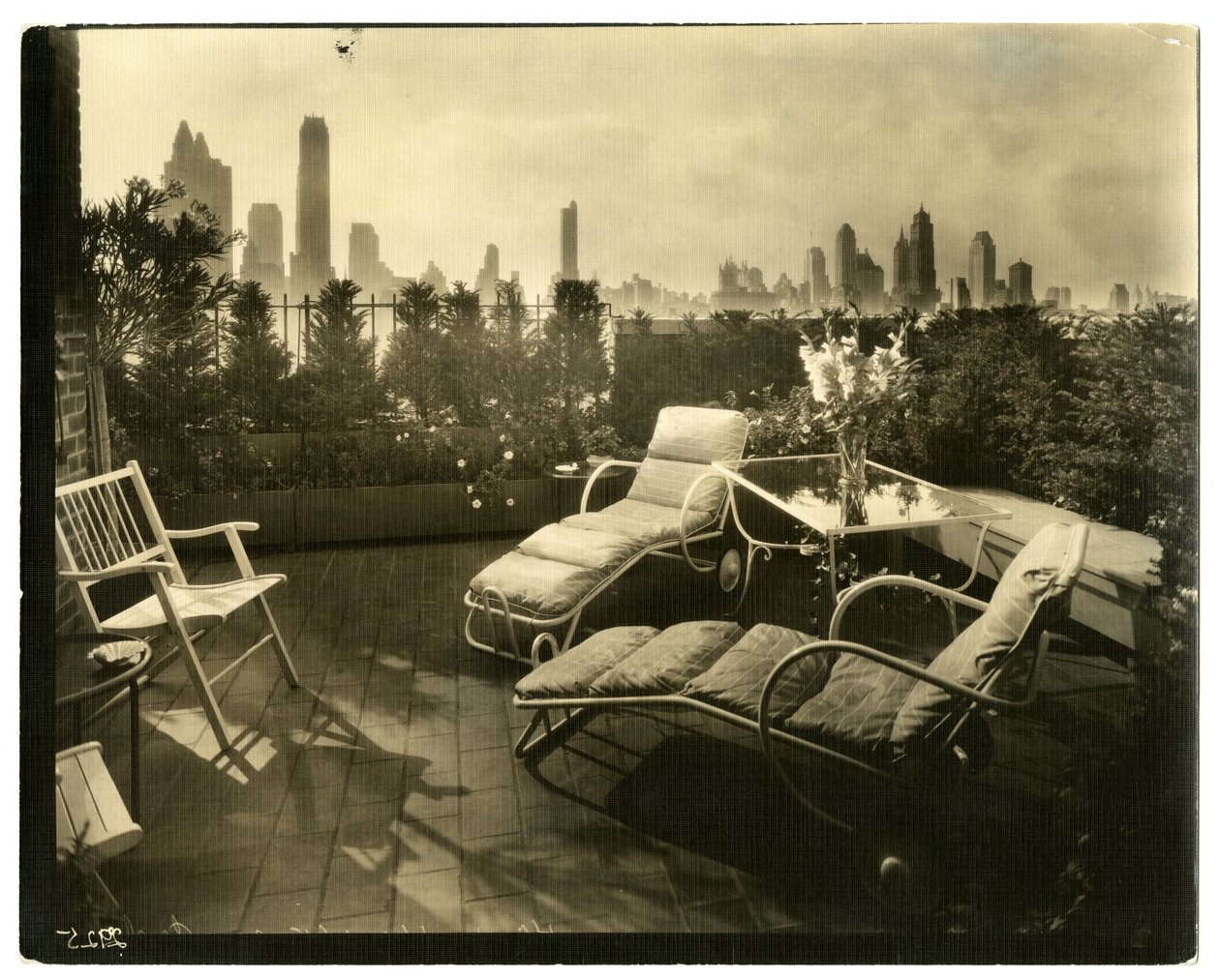 Terrazza di Mrs Alice Woodward Rhinehardt, 400 E 52 St, c.1936-37 da Jessie Tarbox Beals