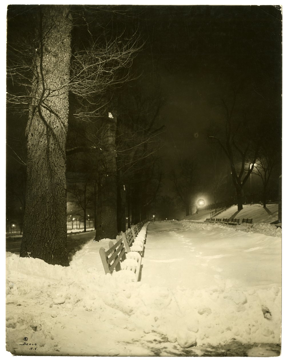Il Mall di notte, Boston, Mass, USA, c.1902-10 da Jessie Tarbox Beals