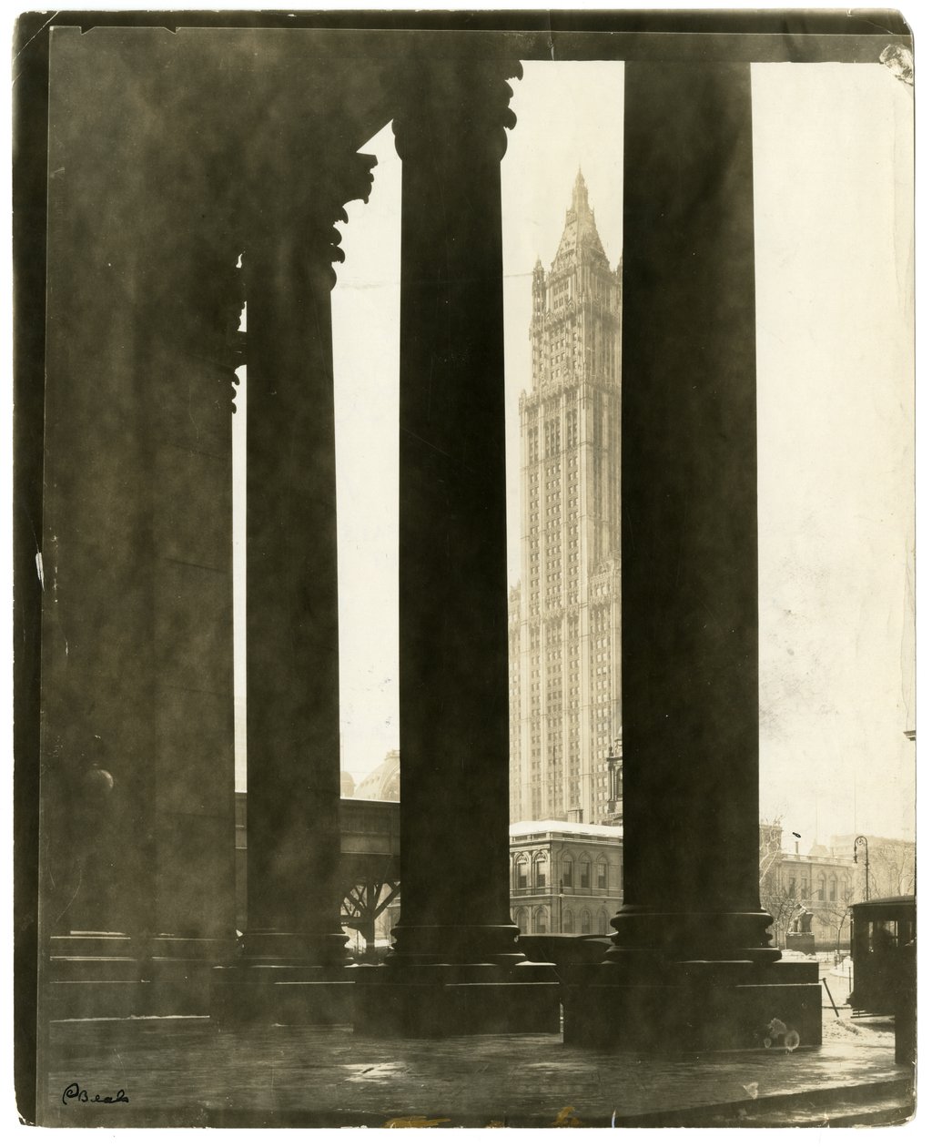 Edificio Woolworth, la guglia torreggiante costruita con nichelini e centesimi, New York, USA, c.1914-40 da Jessie Tarbox Beals