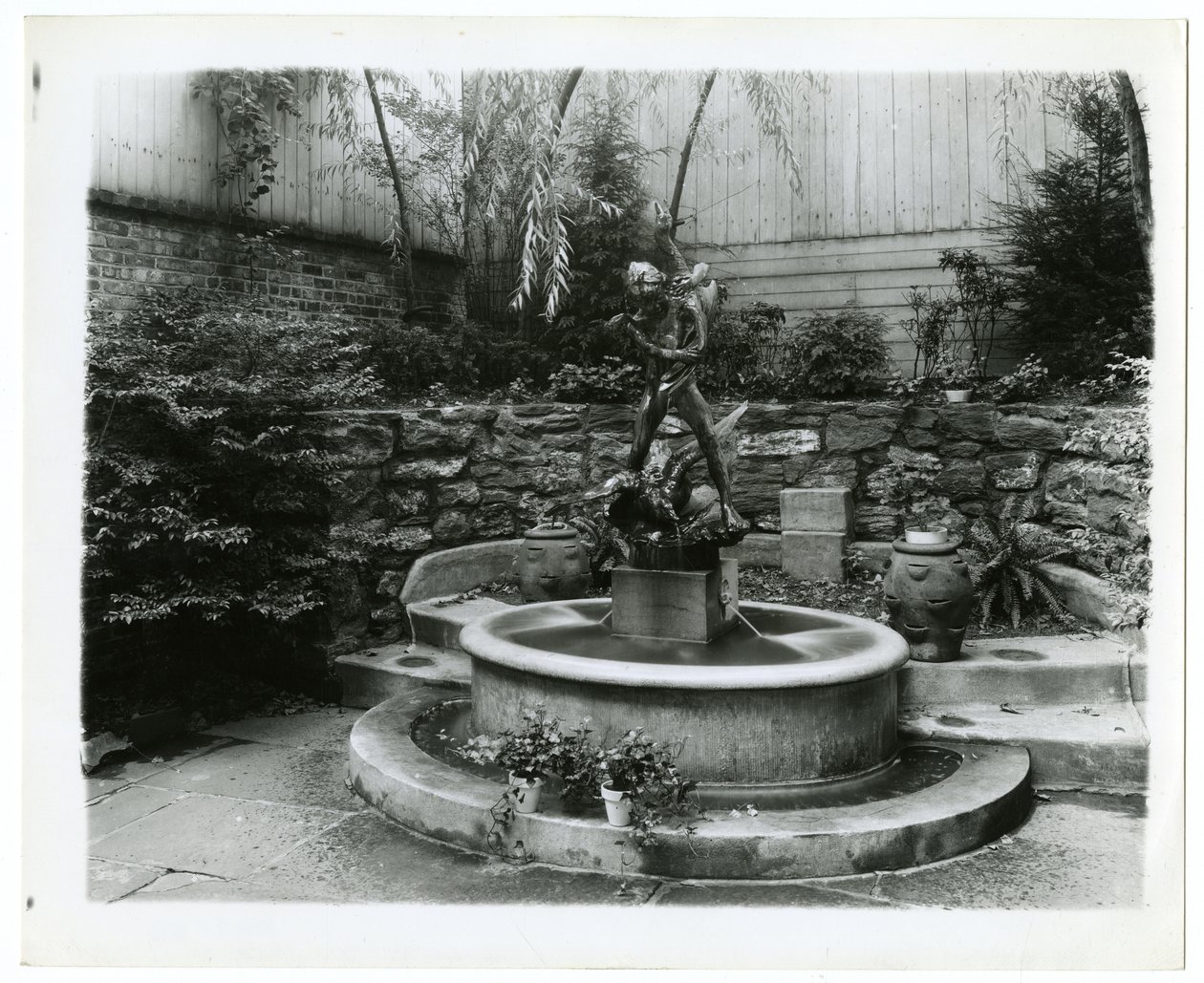 fontana del giardino, c.1905-40 da Jessie Tarbox Beals