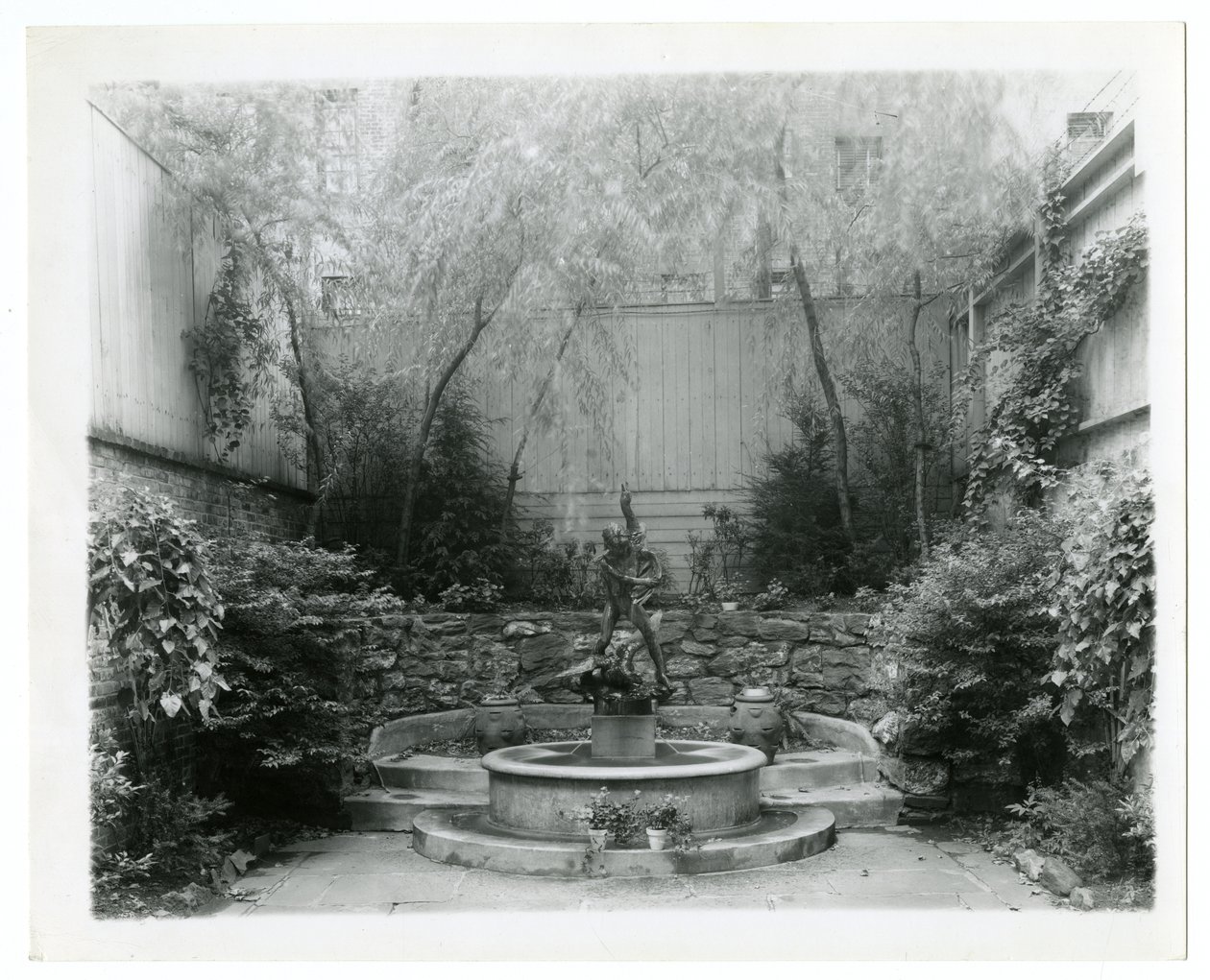 Fontana del giardino, c.1905-40 da Jessie Tarbox Beals