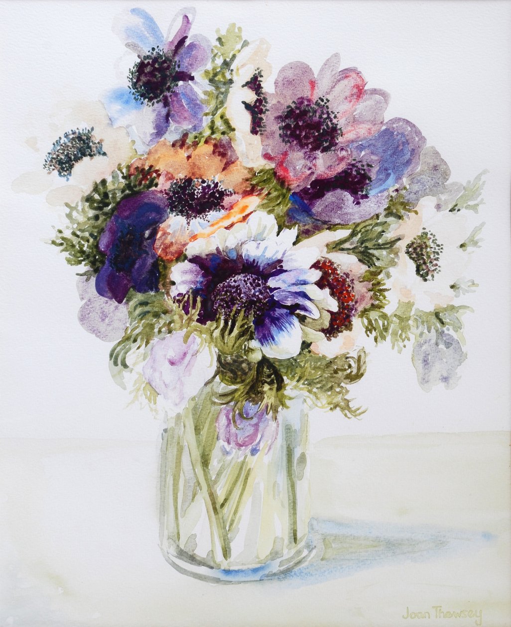Anemoni in una brocca di vetro, 2000 da Joan Thewsey