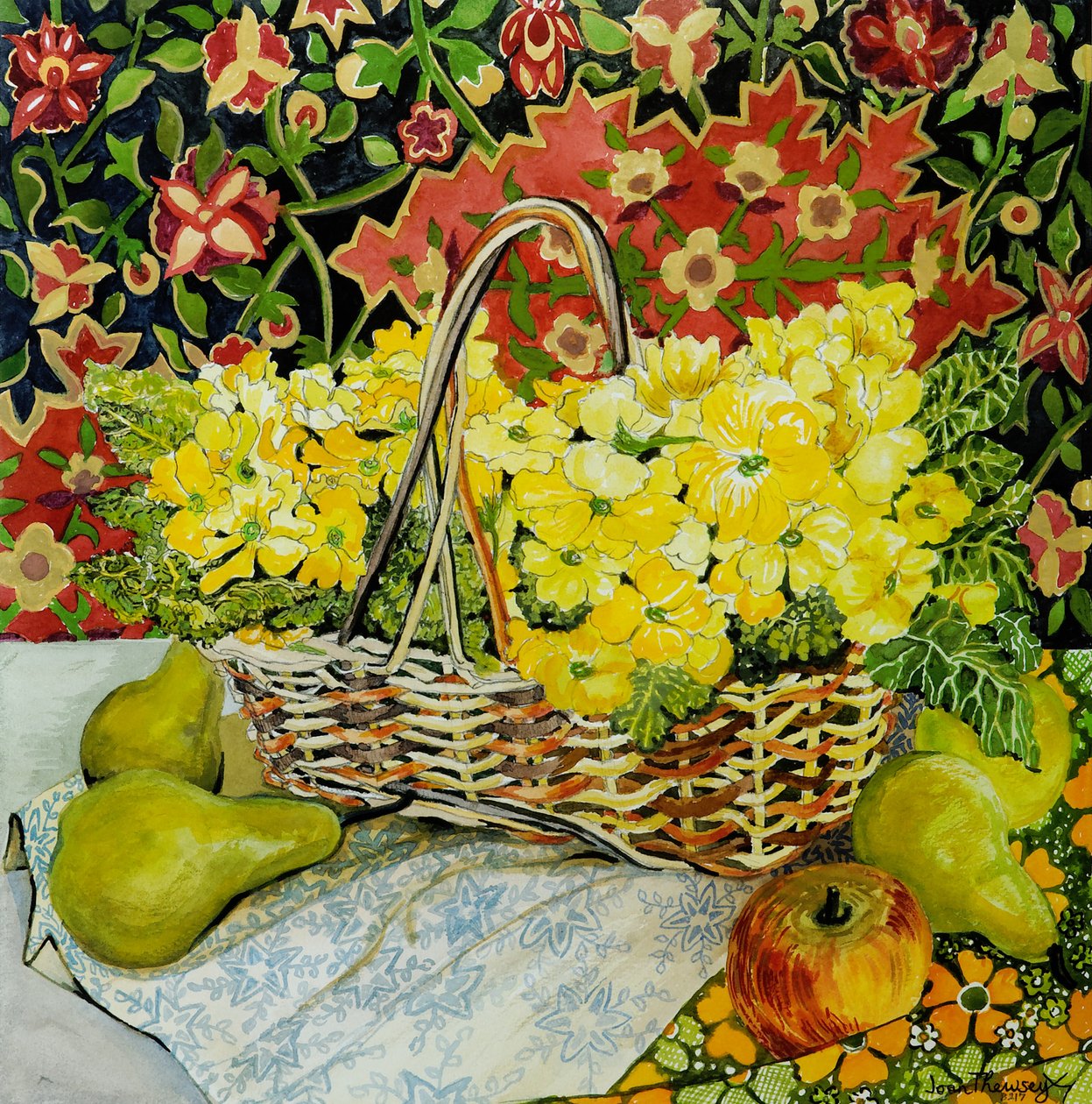 Primule gialle in un cesto, con frutta e tessuti da Joan Thewsey