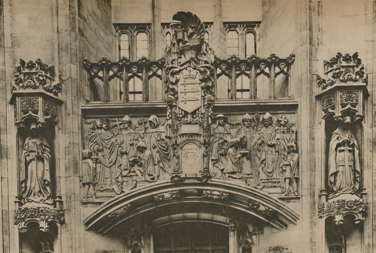 Scultura in pietra sotto lo stemma del Middlesex alla Guildhall, Westminster, c1935 da Joel