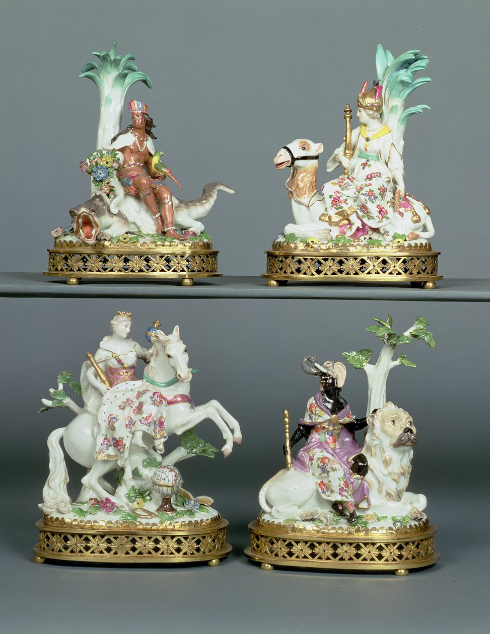 Quattro gruppi di Meissen che rappresentano i Quattro Continenti montati con ormolu Luigi XVI, modellati da Johann Joachim Kandler, metà del XVIII secolo da Johann Joachim Kaendler