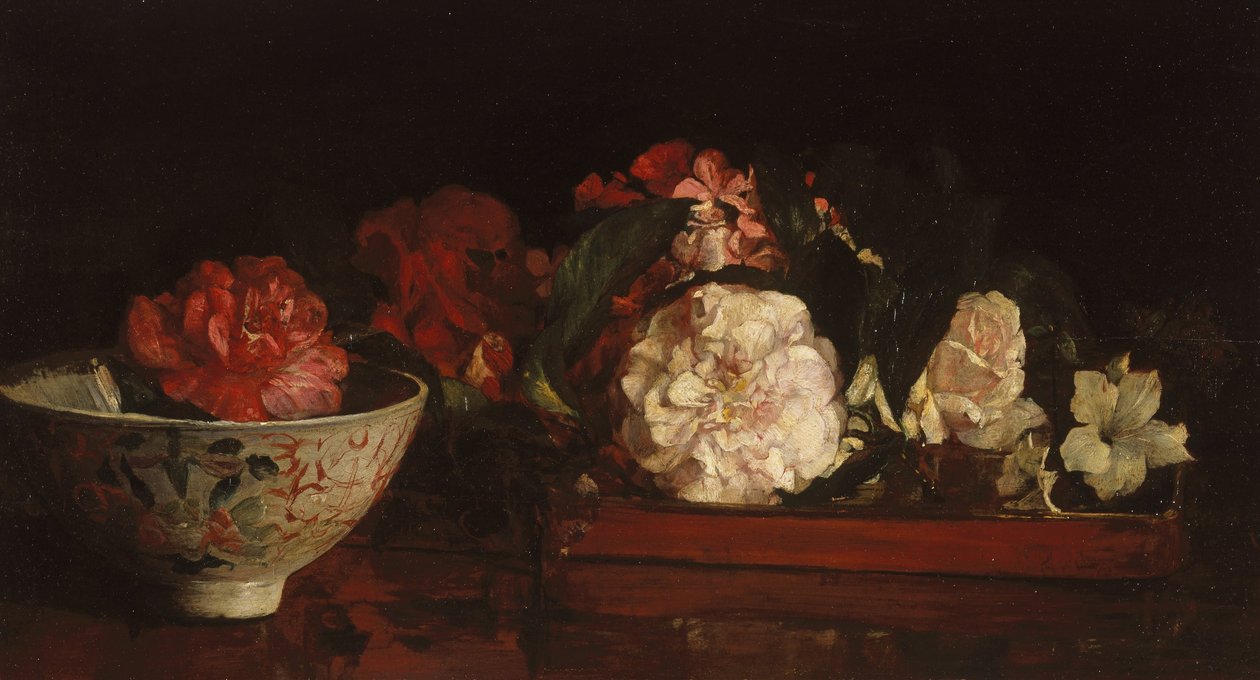 Fiori su un Vassoio Giapponese su un Tavolo di Mogano da John La Farge or Lafarge