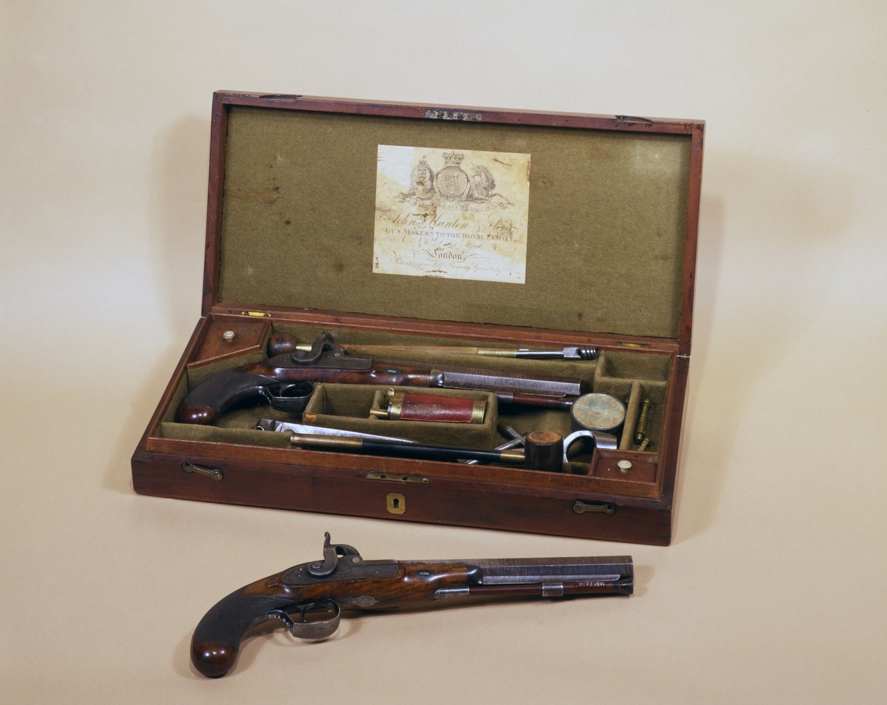 Coppia di pistole a percussione in custodia, realizzate da John Manton & Son, Londra, Inghilterra da John Manton and Son