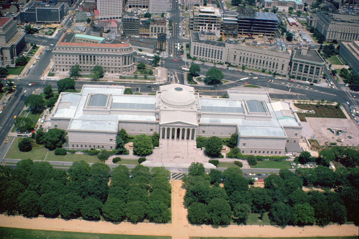 Veduta aerea del National Gallery of Art West Building, completato nel 1941 da John Russell Pope