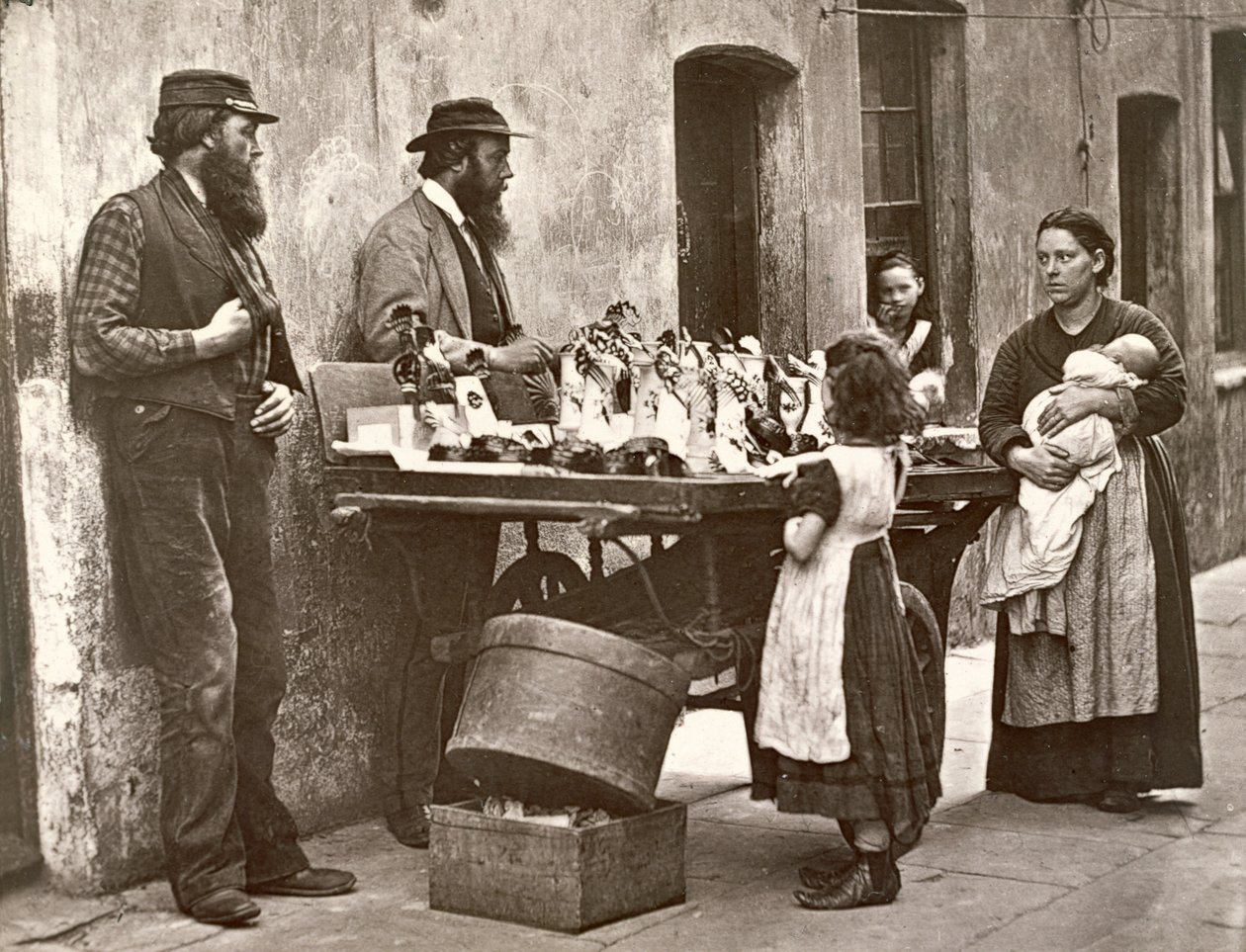 Venditore di articoli di fantasia, 1876-77 da John Thomson