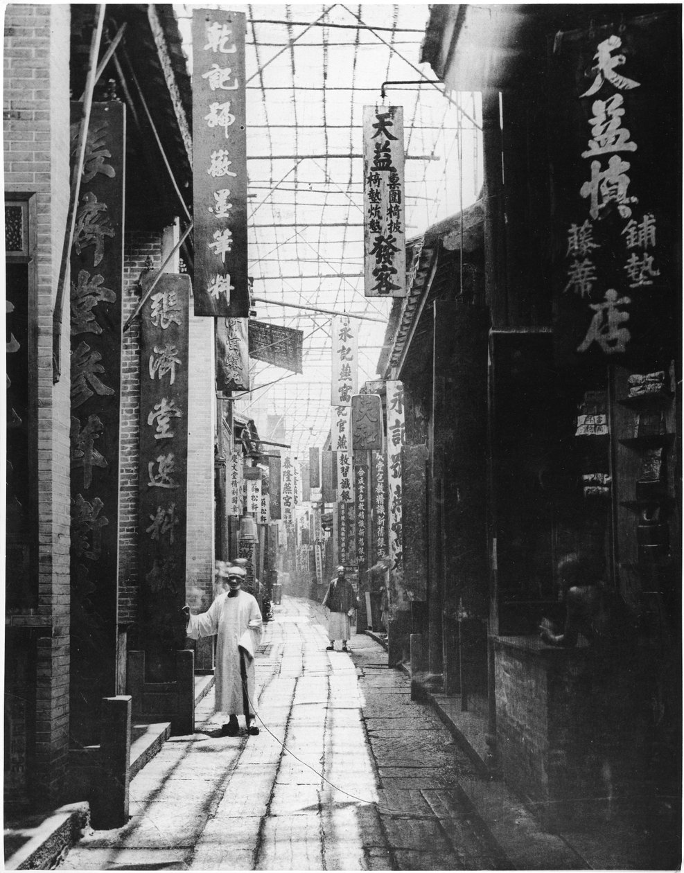 Physic Street, Canton, c.1867-72 da John Thomson