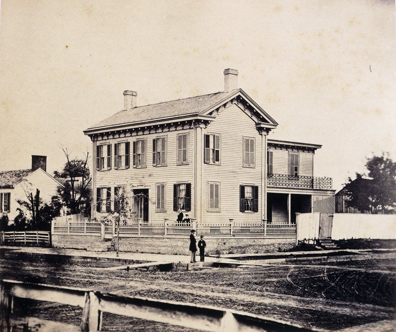 Abramo Lincoln che posa davanti alla sua casa di Springfield, Massachusetts, c.1860s-1870s (stampa all