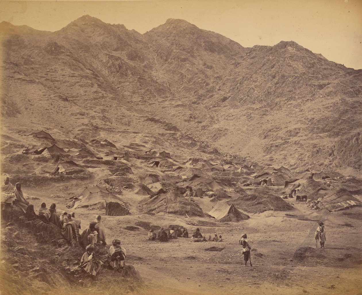 Villaggio e accampamento Kutchi (zingari) vicino a Dakka da John Burke