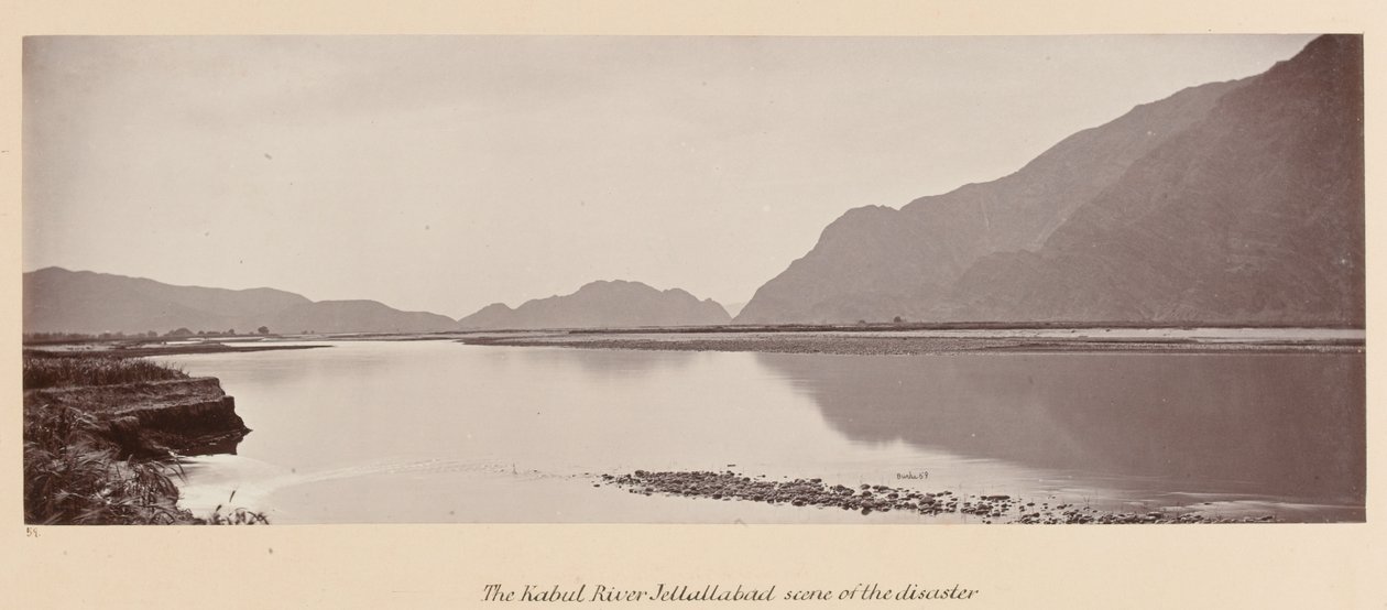 Il fiume Kabul, Jellallabad, scena del disastro, 1879 da John Burke