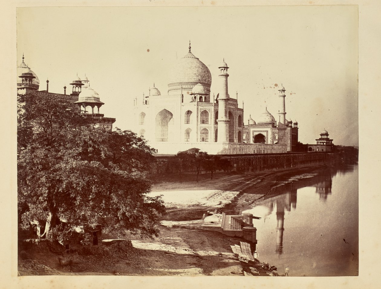 [Taj Mahal dalle rive del fiume Yamuna]. da John Edward Saché