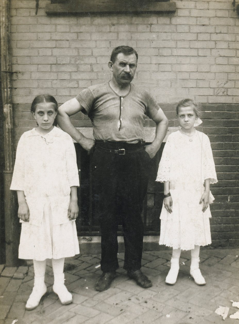Un operaio e le sue figlie, Kensington, Filadelfia da John Frank Keith