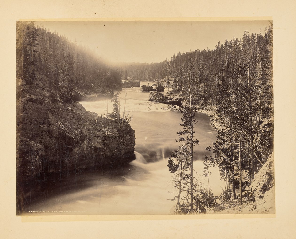 Rapide dello Yellowstone sopra le cascate da John K. Hillers