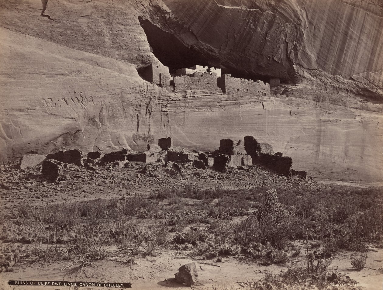 Rovine delle abitazioni sulla scogliera, Canyon de Chelly, 1879-1881 (foto) da John K. Hillers