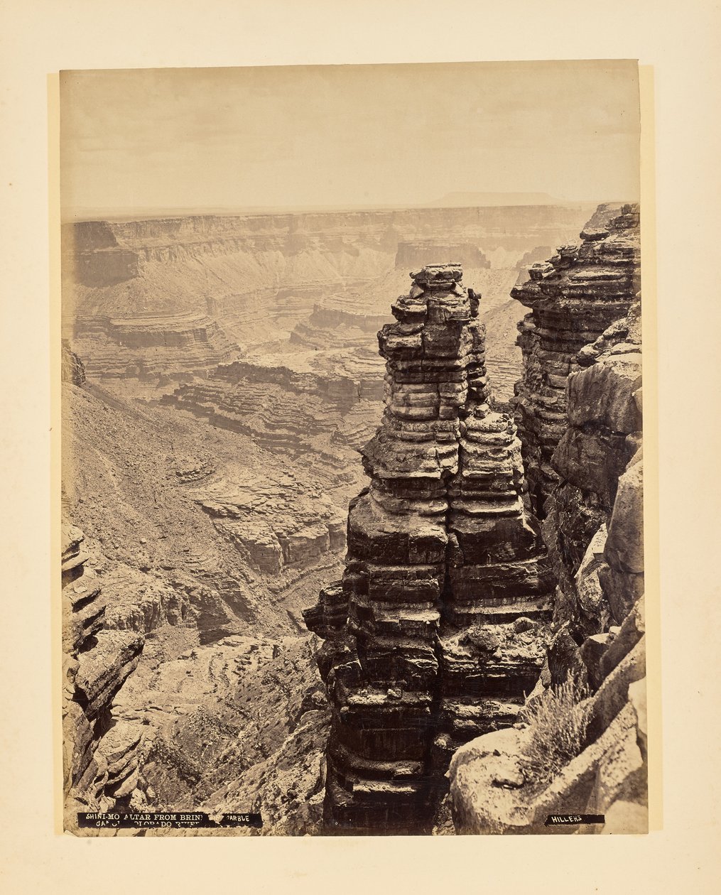 Altare di Shini-Mo a Brink of Marble Canyon, sul fiume Colorado da John K. Hillers