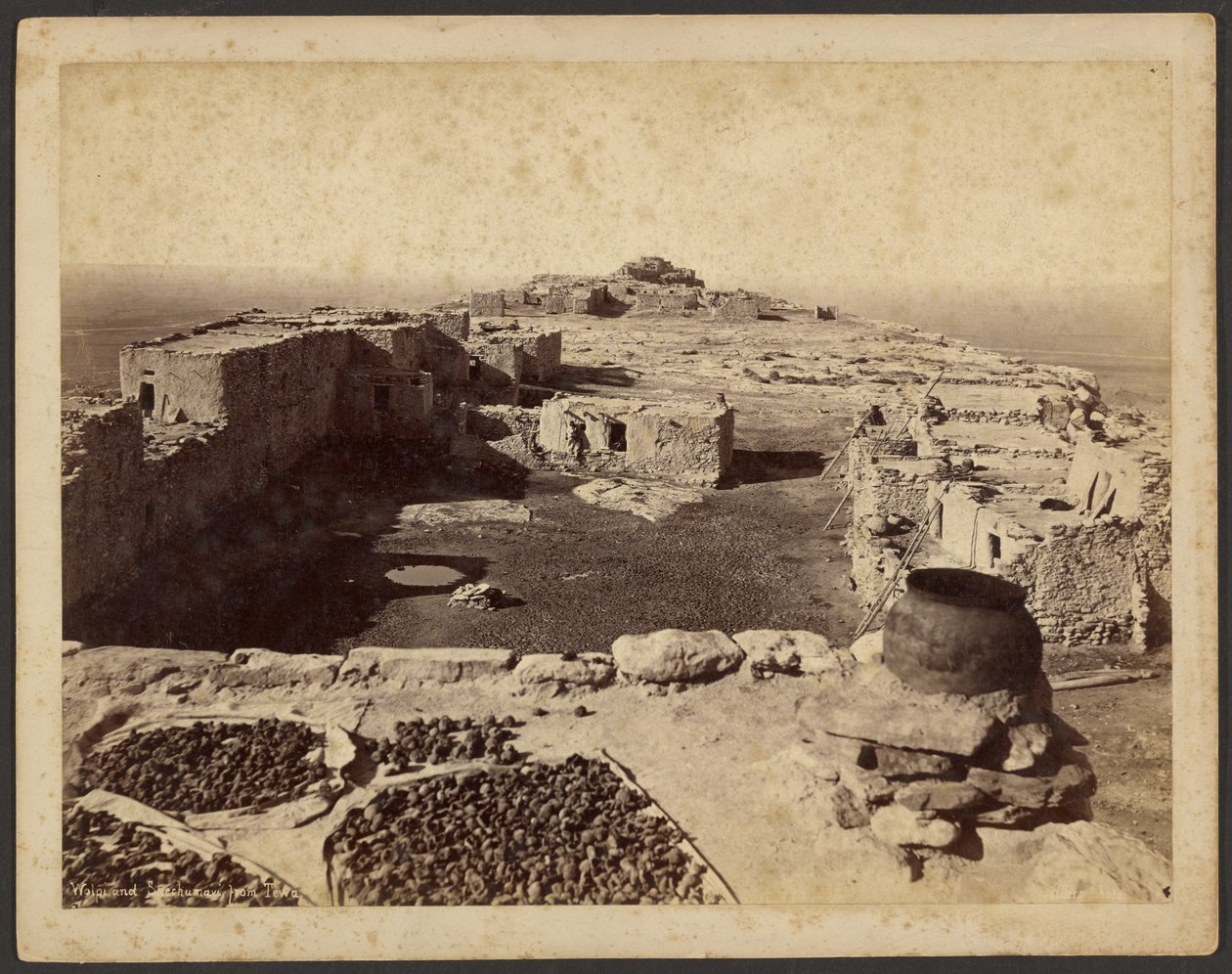 Wolpi e Shechumavi, di origine Tewa da John K. Hillers