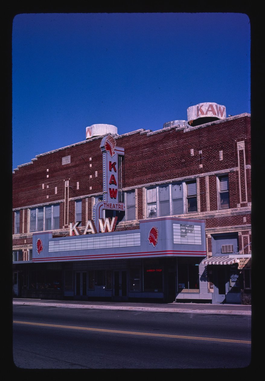 Teatro Kaw, Washington Street, Junction City, Kansas, USA da John Margolies