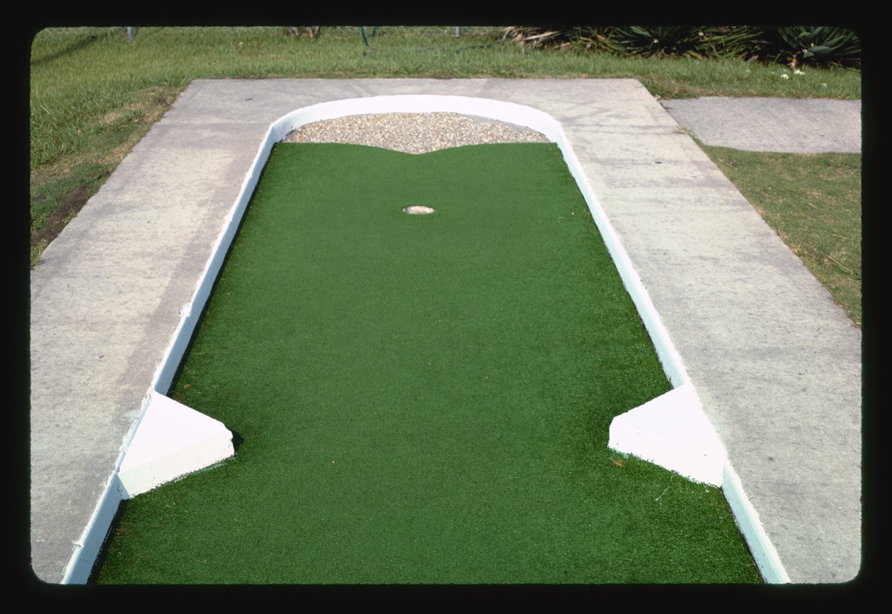 Buca Pebble Trap, Jekyll Island Mini Golf I, Jekyll Island, Georgia, USA da John Margolies