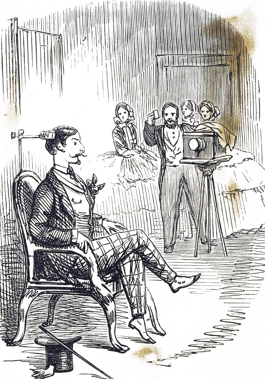 Cartone che raffigura un morsetto per la testa usato per mantenere fermo il soggetto del fotografo da John Tenniel