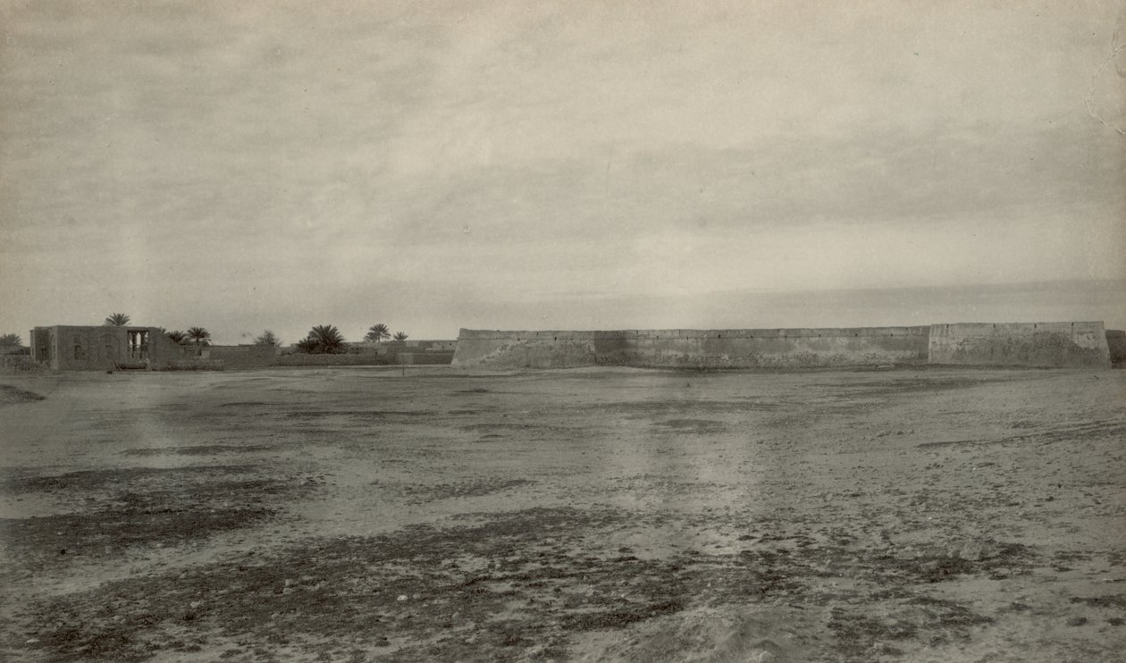 Forte, presumibilmente Fort Mosselstein della VOC a Band-e Charak, vicino a Bandar-e Lengeh, in Iran. da John Thomson