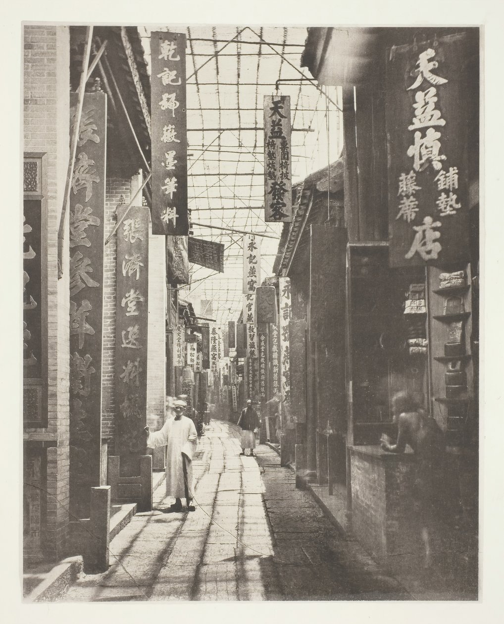 Physic Street, Canton, c. 1868 da John Thomson