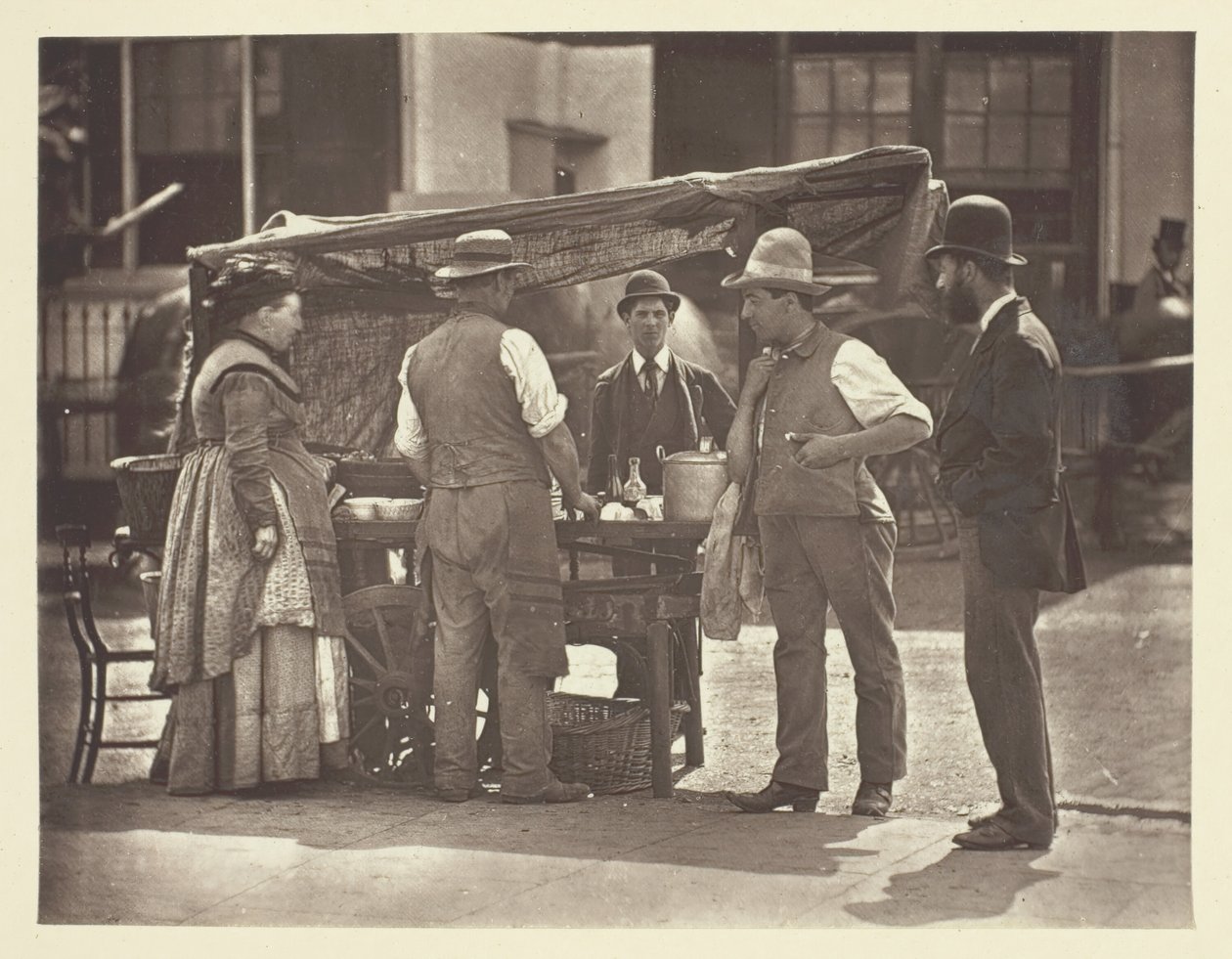 Il venditore di frutti di mare da John Thomson