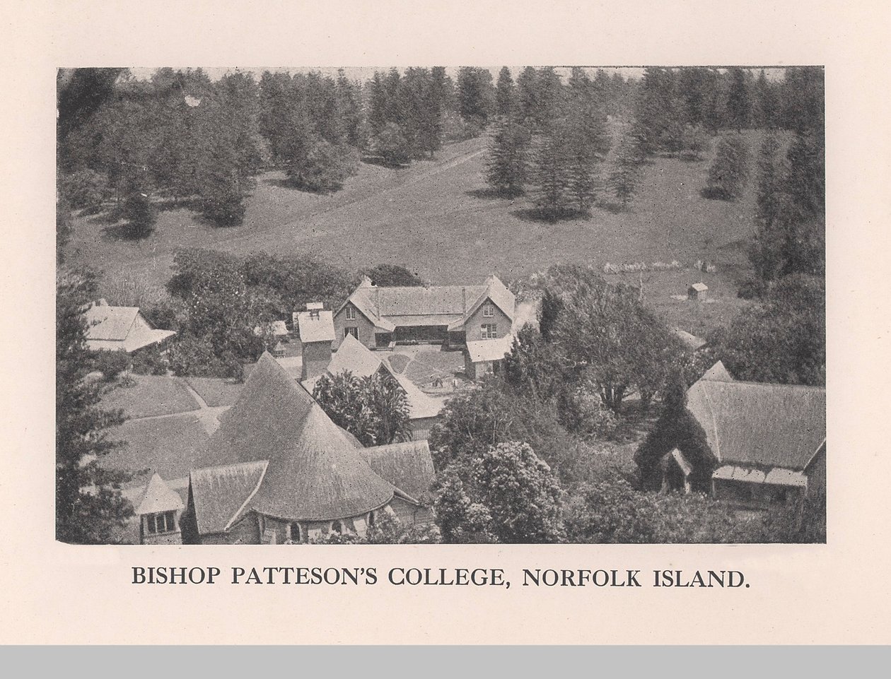 Bishop Pattesons College, Norfolk Island, 1912 da John Watt Beattie