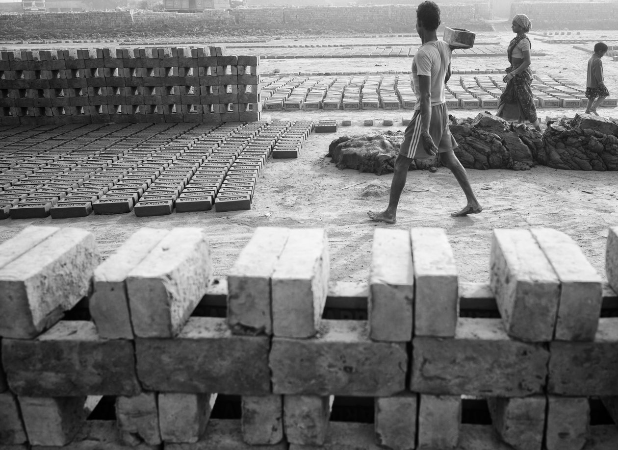 Fabbriche di mattoni a Kolkata, India, 2016 (foto) da Jon Nicholson