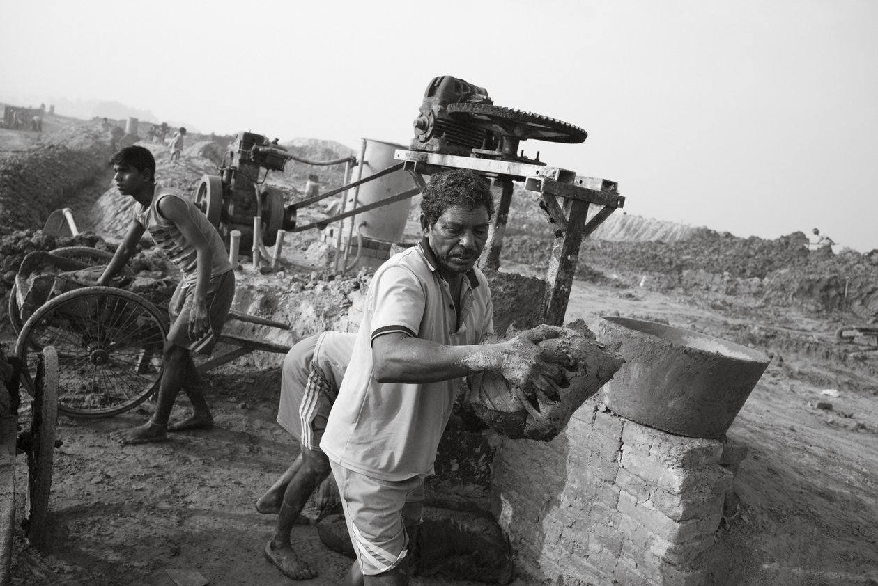 Fabbriche di mattoni a Kolkata, India, 2016 (foto) da Jon Nicholson