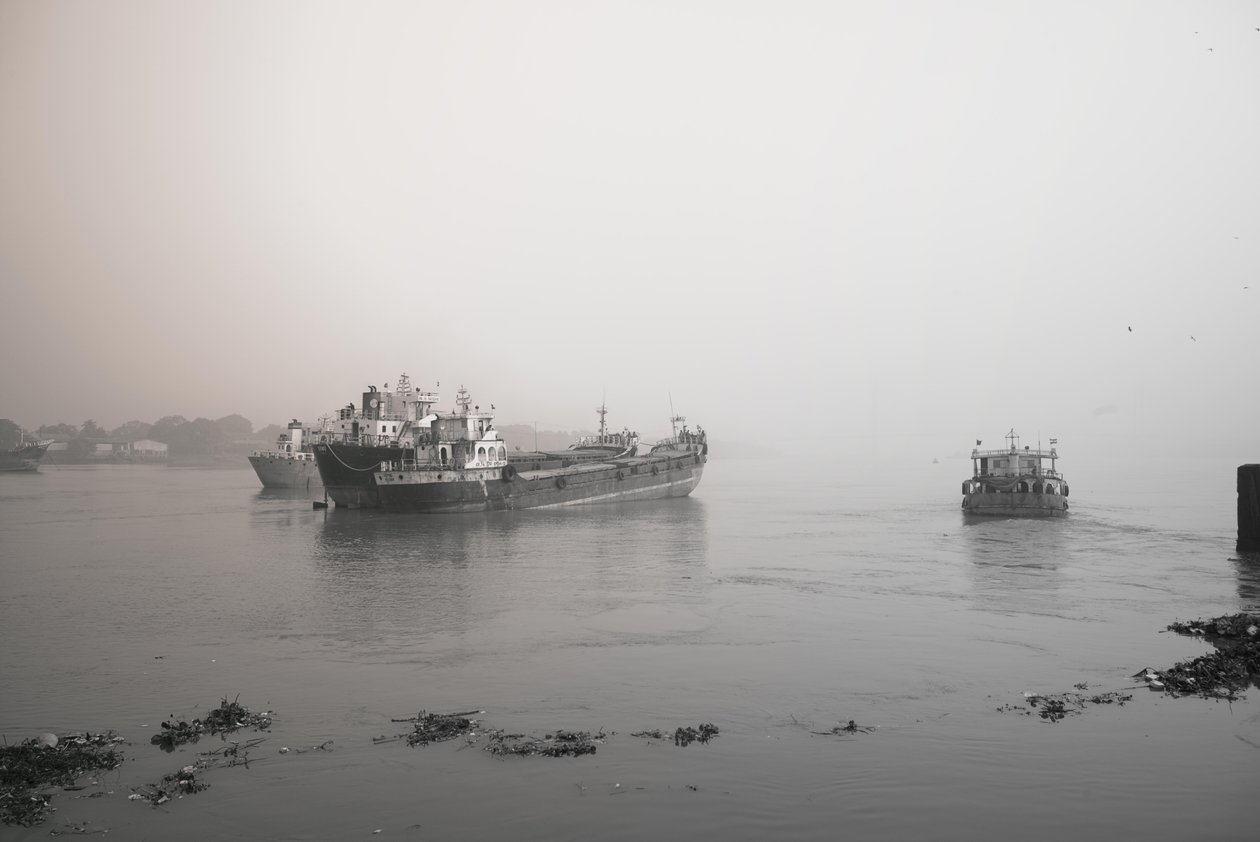 Fabbrica di iuta, Kolkata, India, 2017 (foto) da Jon Nicholson
