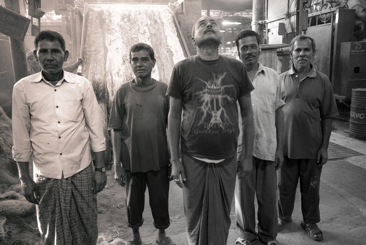 Fabbrica di iuta, Kolkata, India, 2017 (foto) da Jon Nicholson