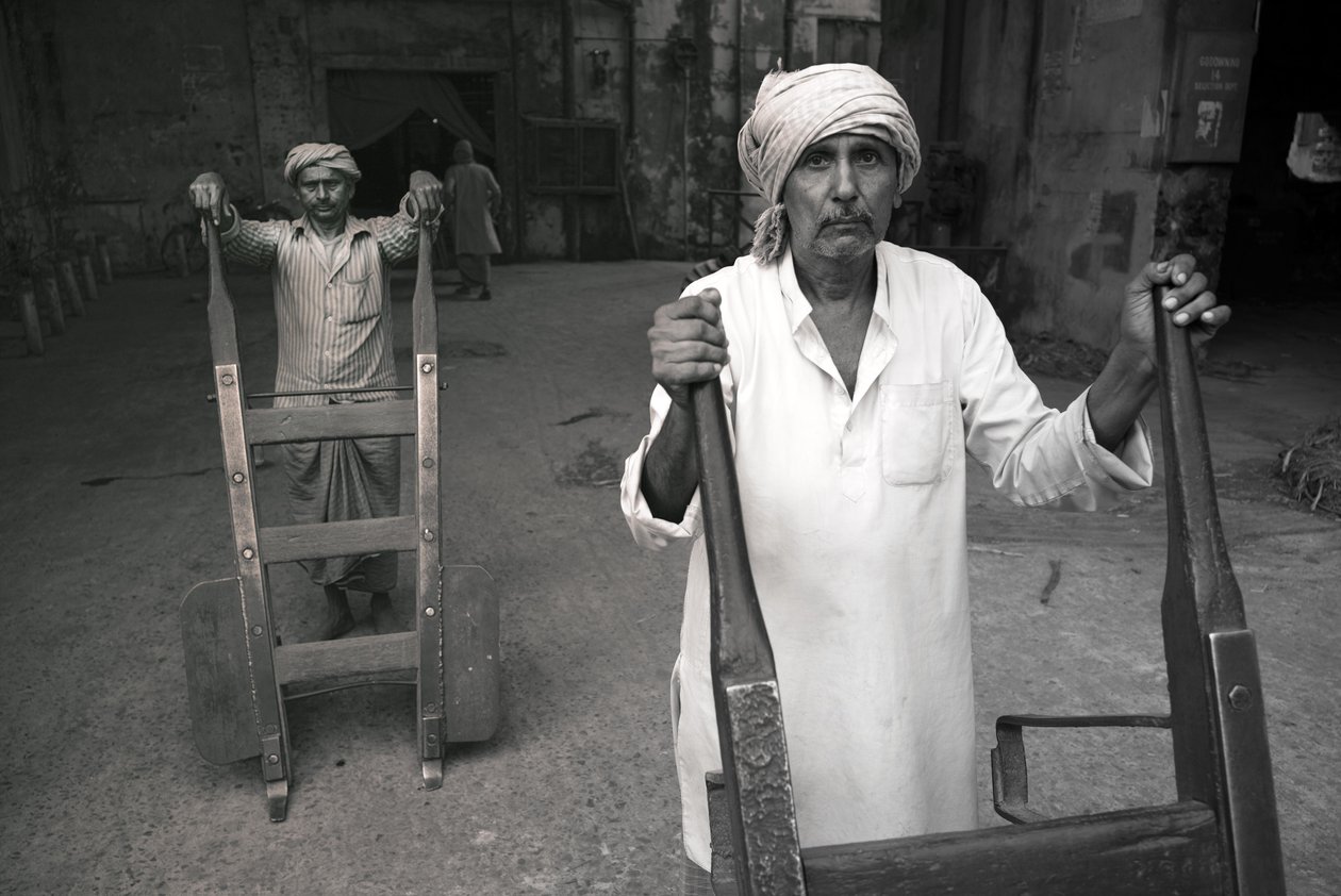 Fabbrica di iuta, Kolkata, India, 2017 (foto) da Jon Nicholson