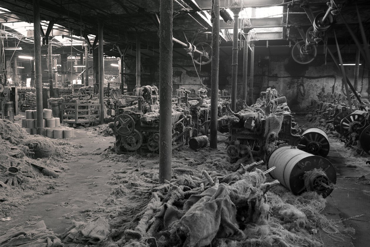 Fabbrica di iuta, Kolkata, India, 2017 (foto) da Jon Nicholson