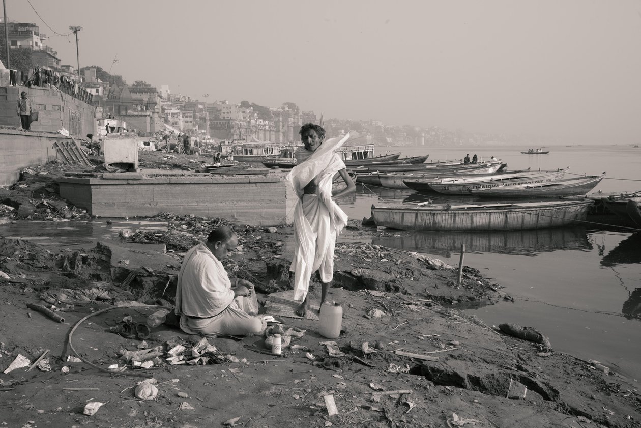 Manikarnika Ghat, Varanasi, 2016 (foto) da Jon Nicholson