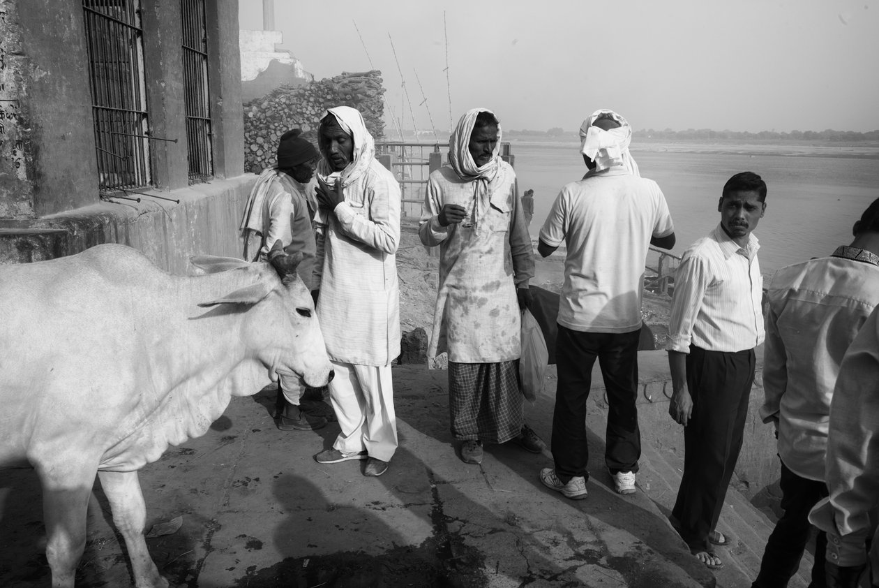 Manikarnika Ghat, Varanasi, 2016 (foto) da Jon Nicholson