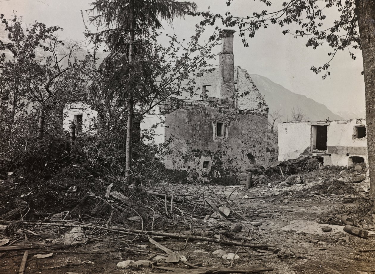 Album "Meine weltkriegs - Erinnerungen South-West Front (Carinzia, Italia, Trentino-Alto Adige) 31/03/1915-12/11/1918 - Josef Zohles Wien": macerie a Bovec da Josef Zohles