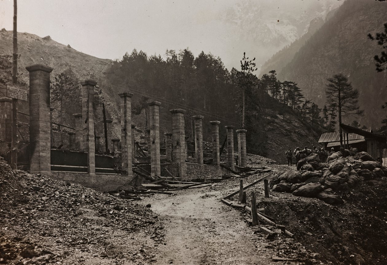 Album "Meine weltkriegs - Erinnerungen South-West Front (Carinzia, Italia, Trentino-Alto Adige) 31/03/1915-12/11/1918 - Josef Zohles Wien": macerie da Josef Zohles